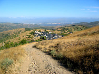 Elevated view of the town of El Acebo de San Miguel, Castile and León, Spain